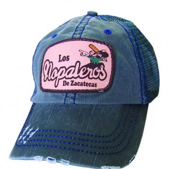 GORRA DE  MEZCLILLA CON LOGO DE LOS NOPALEROS DE ZACATECAS. Denim cap in blue color with logo of the Nopaleros of Zacatecas.