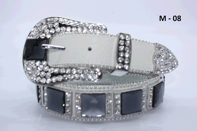 m08 white body black stones